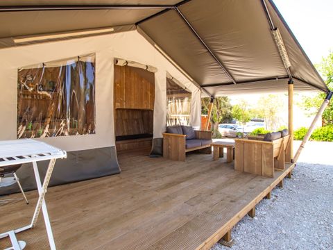 TENTE TOILE ET BOIS 5 personnes - Valkanela - Tente safari + sanitaires + climatisation (6P)