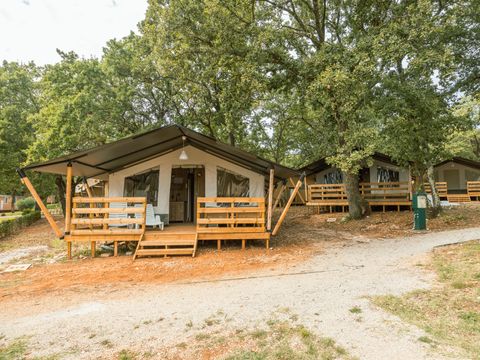 TENTE TOILE ET BOIS 5 personnes - Valkanela - Tente safari + sanitaires + climatisation (6P)