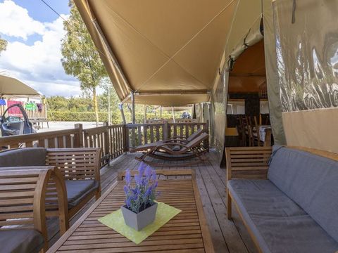 TENTE TOILE ET BOIS 5 personnes - Tente safari coucher de soleil + sanitaires + air conditionné (6P)