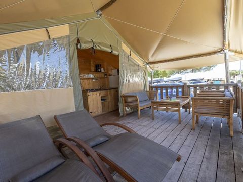 TENTE TOILE ET BOIS 5 personnes - Tente safari coucher de soleil + sanitaires + air conditionné (6P)