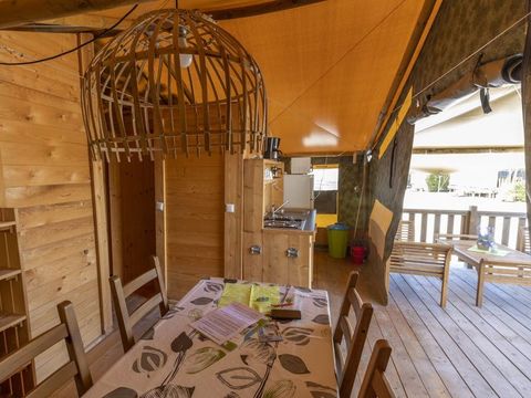 TENTE TOILE ET BOIS 5 personnes - Tente safari coucher de soleil + sanitaires + air conditionné (6P)