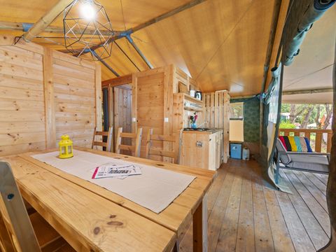 TENTE TOILE ET BOIS 5 personnes - Tente safari coucher de soleil + sanitaires + air conditionné (6P)