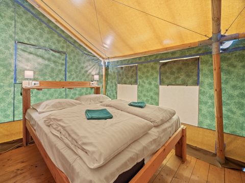 TENTE TOILE ET BOIS 5 personnes - Tente safari coucher de soleil + sanitaires + air conditionné (6P)