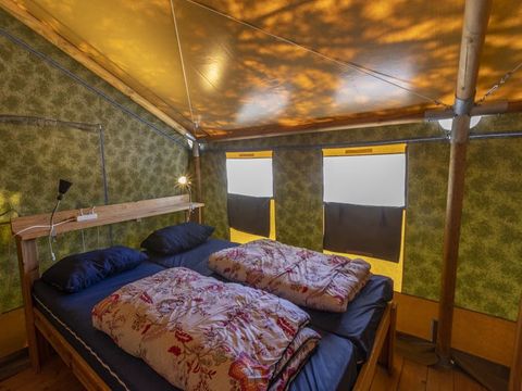 TENTE TOILE ET BOIS 5 personnes - Tente safari coucher de soleil + sanitaires + air conditionné (6P)