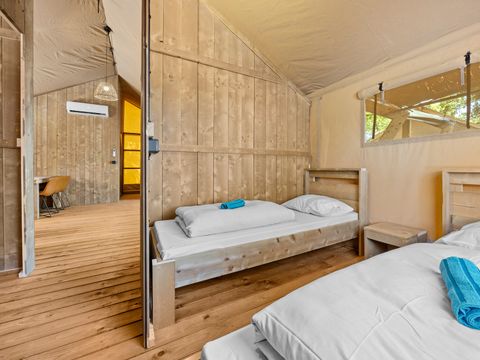TENTE TOILE ET BOIS 5 personnes - Valkanela - Tente Safari Bella Lodge + sanitaires + air conditionné (6P)