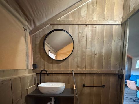 TENTE TOILE ET BOIS 5 personnes - Valkanela - Tente Safari Bella Lodge + sanitaires + air conditionné (6P)