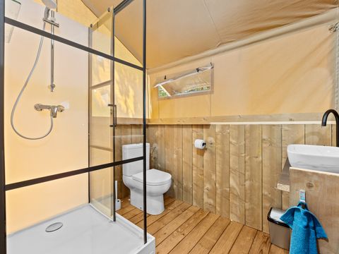 TENTE TOILE ET BOIS 5 personnes - Valkanela - Tente Safari Bella Lodge + sanitaires + air conditionné (6P)
