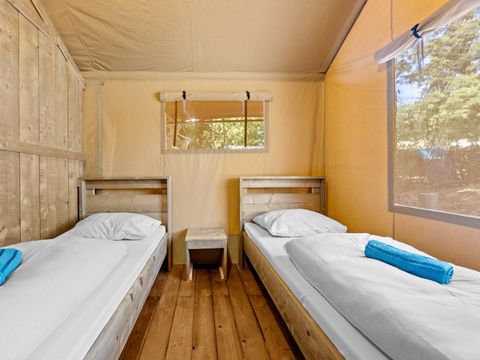 TENTE TOILE ET BOIS 5 personnes - Valkanela - Tente Safari Bella Lodge + sanitaires + air conditionné (6P)