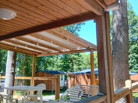 MOBILHOME 4 personnes - Standard Bois 24m² 2 chambres + terrasse semi couverte 18m² + TV