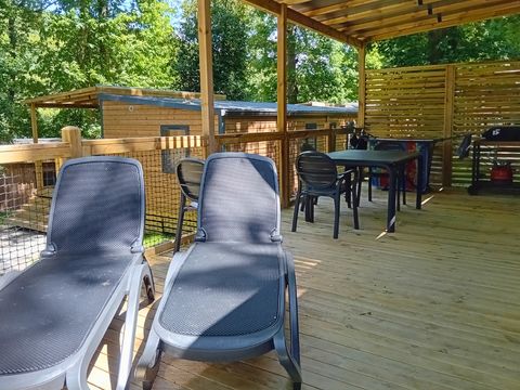 MOBILHOME 4 personnes - Homeflower Premium 29m² (2 chambres) + CLIM + terrasse semi-couverte + TV + draps + serviettes