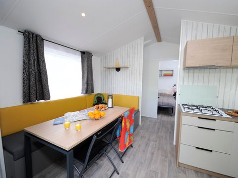 MOBILHOME 2 personnes - Confort 23m² - 1 chambre - terrasse semi-couverte 18m² + BBQ