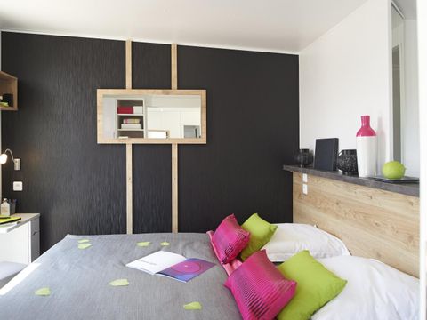MOBILHOME 4 personnes - VIP - 2 chambres - CLIM - TV - PLANCHA - LV