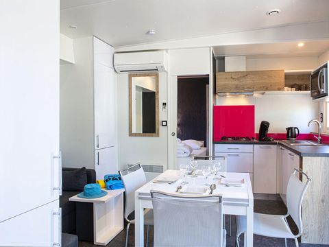 MOBILHOME 6 personnes - Cottage VIP 4 Pièces 6 Personnes Climatisé + TV