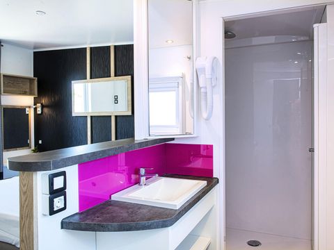 MOBILHOME 6 personnes - Cottage VIP 4 Pièces 6 Personnes Climatisé + TV