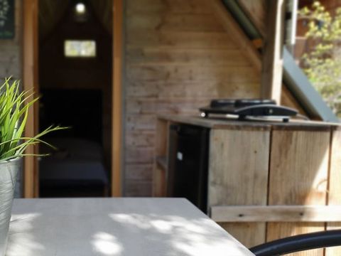 HÉBERGEMENT INSOLITE 2 personnes - Cabane 9m² (1 chambre) Terrasse Couverte - sans sanitaires
