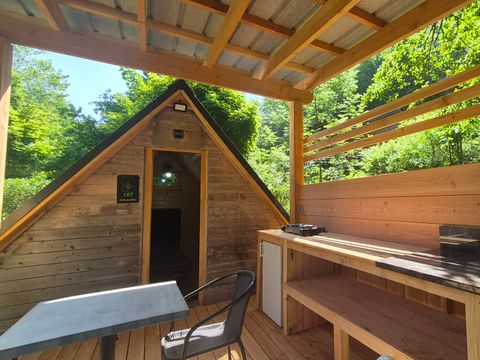 HÉBERGEMENT INSOLITE 2 personnes - Cabane 9m² (1 chambre) Terrasse Couverte - sans sanitaires