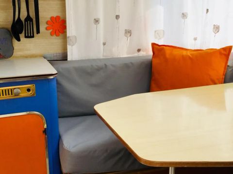 CARAVANE 2 personnes - RETRO (sans sanitaires)