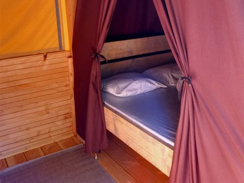Tente en toile et en bois 2 personnes - Tente baroudeur sur pilotis