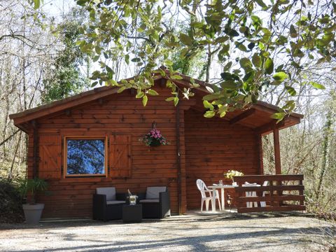 CHALET 2 personnes - en bois massif ( mineurs de - 18 ans non acceptés)