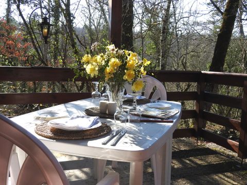 CHALET 2 personnes - en bois massif ( mineurs de - 18 ans non acceptés)