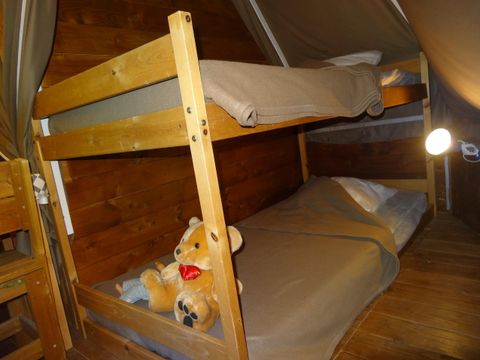 HÉBERGEMENT INSOLITE 4 personnes - Tipi 20m² 2 chambres - sans sanitaires + terrasse semi-couverte