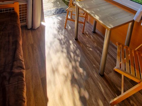 Hébergement 3 personnes - Roulotte 21m² - 1 chambre - Terrasse semi-couverte