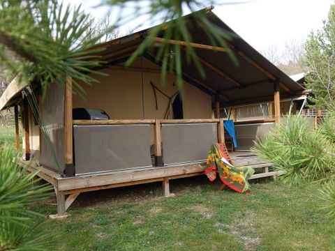 Tente en toile et en bois 5 personnes - Tente Safari 30m² - CONFORT - 2 chambres - Terrasse couverte - BBQ