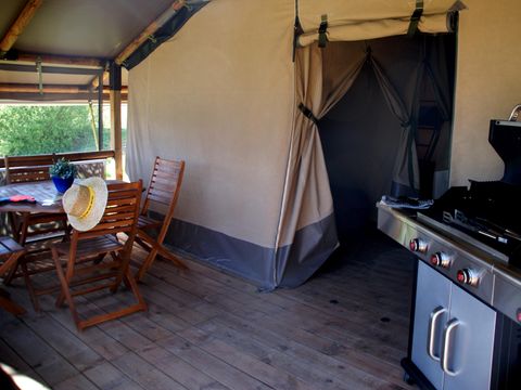 Tente en toile et en bois 5 personnes - Tente Safari 30m² - CONFORT - 2 chambres - Terrasse couverte - BBQ
