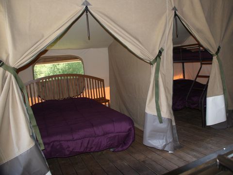 Tente en toile et en bois 5 personnes - Tente Safari 30m² - CONFORT - 2 chambres - Terrasse couverte - BBQ