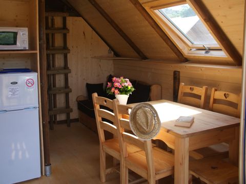 Tente en toile et en bois 5 personnes - Cabane du Trappeur 24m² - CONFORT - 2 chambres - Climatisation