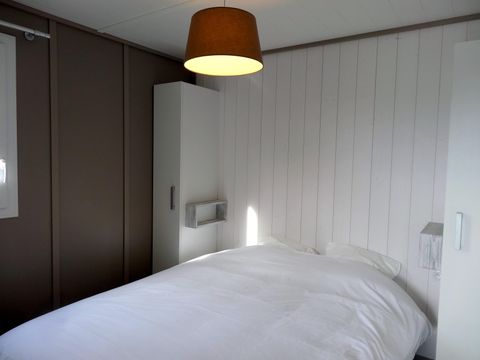 CHALET 5 personnes - Chalet 32m² PREMIUM - 2 chambres + terrasse semi-couverte + TV + LV + climatisation