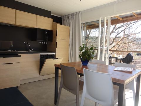 CHALET 5 personnes - Chalet 32m² PREMIUM - 2 chambres + terrasse semi-couverte + TV + LV + climatisation