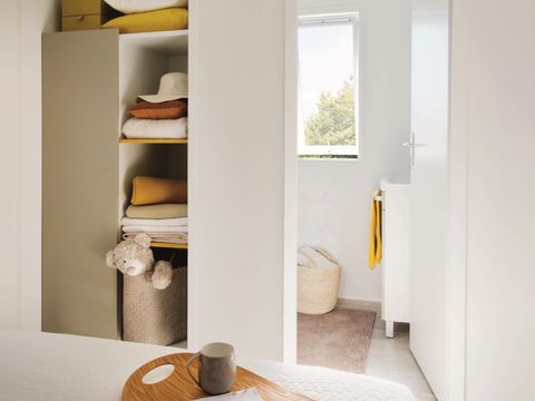MOBILHOME 5 personnes - HomeFlower 26m² PREMIUM 2 chambres + terrasse semi-couverte + TV + Climatisation