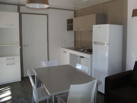 CHALET 5 personnes - Chalet 35m² CONFORT+ 2 chambres - Terrasse couverte (adapté aux personnes à mobilité réduite)