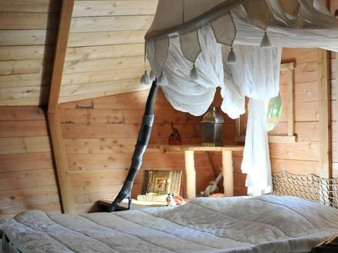 HÉBERGEMENT INSOLITE 3 personnes - Cabane dans les arbres - Pêcheur