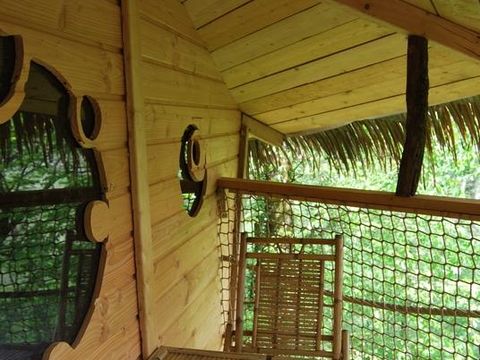 HÉBERGEMENT INSOLITE 3 personnes - Cabane dans les arbres - Pêcheur