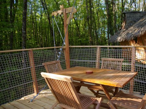 Hébergement 4 personnes - Cabane dans les arbres - Ecureuils