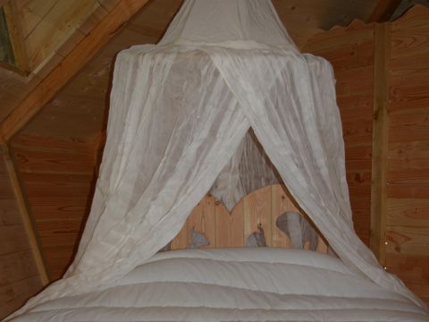 Hébergement 4 personnes - Cabane dans les arbres - Ecureuils