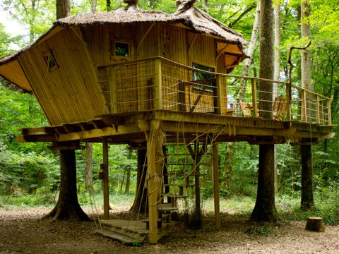 HÉBERGEMENT INSOLITE 5 personnes - Cabane dans les arbres - Cabane des Lutins