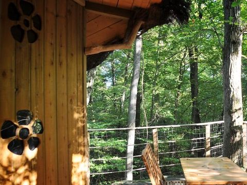 HÉBERGEMENT INSOLITE 5 personnes - Cabane dans les arbres - Cabane des Lutins