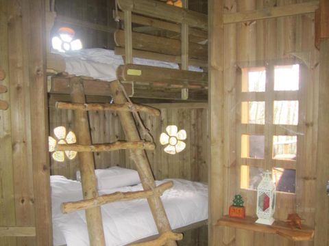 HÉBERGEMENT INSOLITE 5 personnes - Cabane dans les arbres - Cabane des Lutins