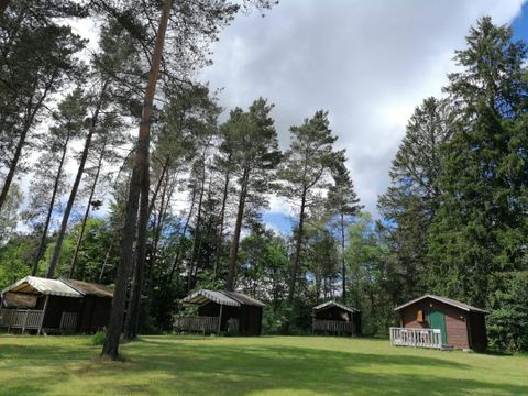 CHALET 4 personnes - Mini-chalet 12m² - 1 chambre (sans sanitaires) - terrasse couverte