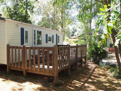 Mobilhome 4 personnes - Confort Plus 33m² - 2 chambres - Climatisation - TV - Lave-vaisselle - Terrasse couverte –