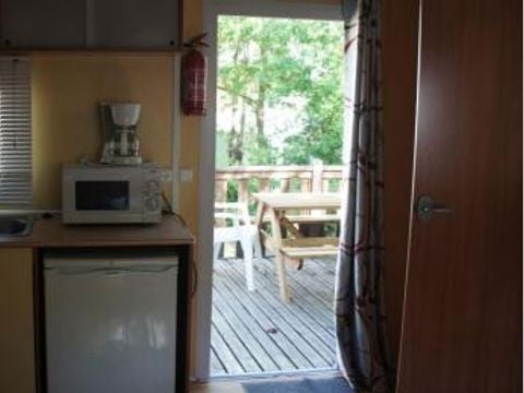 Mobilhome 4 personnes - Confort Plus 33m² - 2 chambres - Climatisation - TV - Lave-vaisselle - Terrasse couverte –