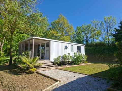 Mobilhome 4 personnes - Confort Plus 33m² - 2 chambres - Climatisation - TV - Lave-vaisselle - Terrasse couverte –