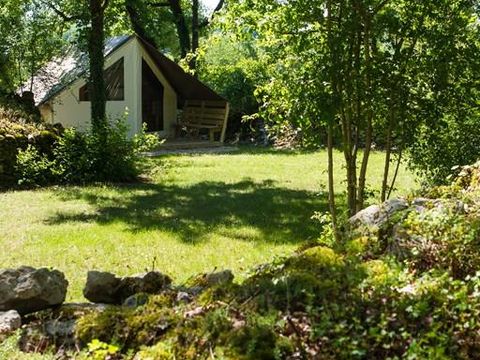 Tente en toile et en bois 4 personnes - Tente confort - 2 chambres - cuisine - sans sanitaires 4 pers.