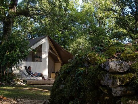 Tente en toile et en bois 4 personnes - Tente confort - 2 chambres - cuisine - sans sanitaires 4 pers.