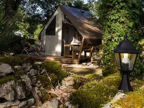 Tente en toile et en bois 4 personnes - Tente confort - 2 chambres - cuisine - sans sanitaires 4 pers.