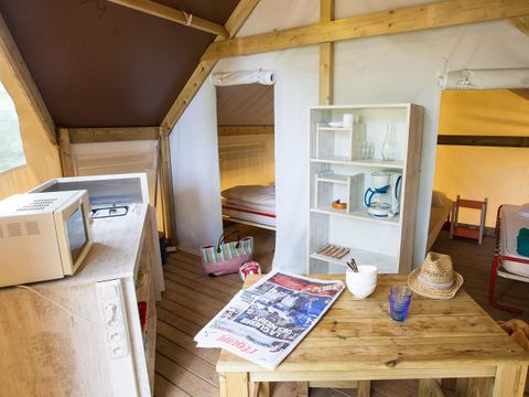 Tente en toile et en bois 4 personnes - Tente confort - 2 chambres - cuisine - sans sanitaires 4 pers.