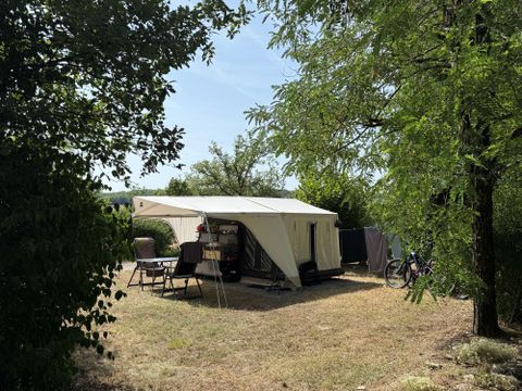 Emplacement - Emplacement Premium avec électricité 10A